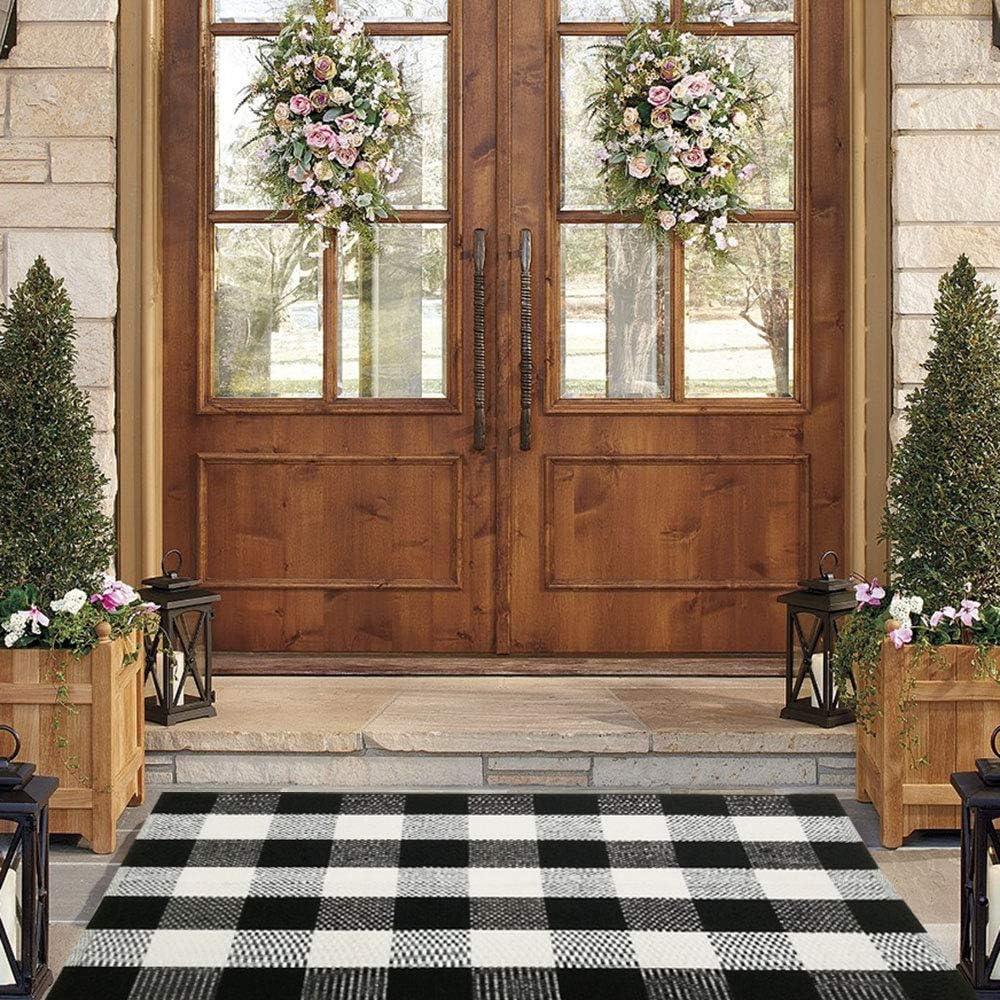 Chic Buffalo Plaid Outdoor Rug - 27.5''X43'' Black & White Check Area Rug Perfect for Layering and Seasonal Decor